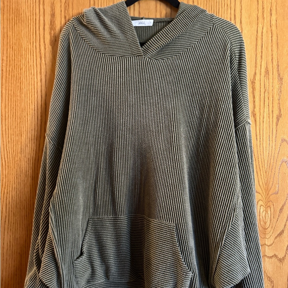 Hoodie - batwing sleeves!